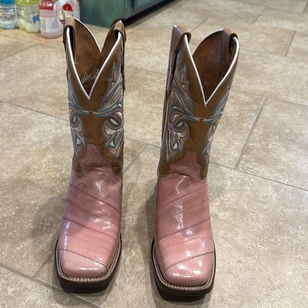 Dan Post Women’s Pink & Tan Boots, like new